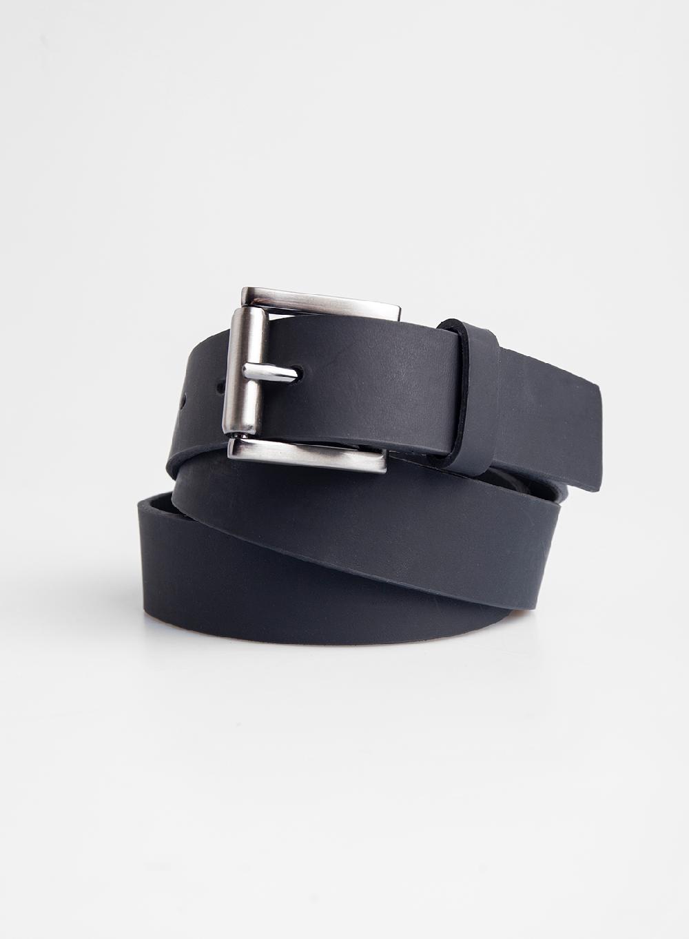 Etiqueta negra Cinturon fino hebilla rolo