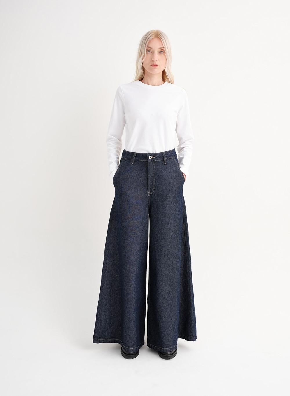 Etiqueta negra Jean ancho azul