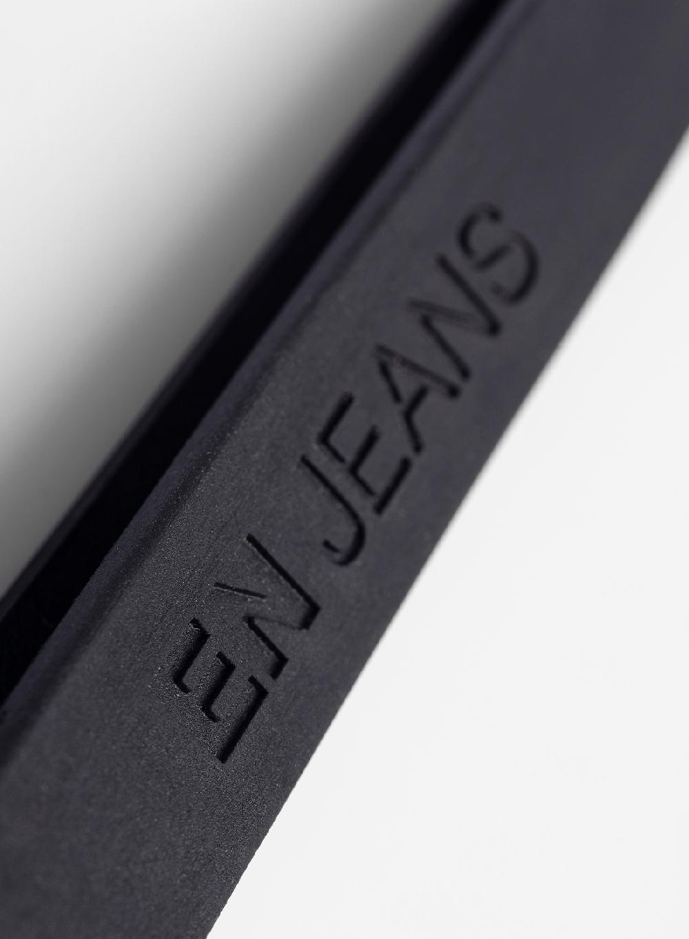 Etiqueta Negra Llavero EN Jeans