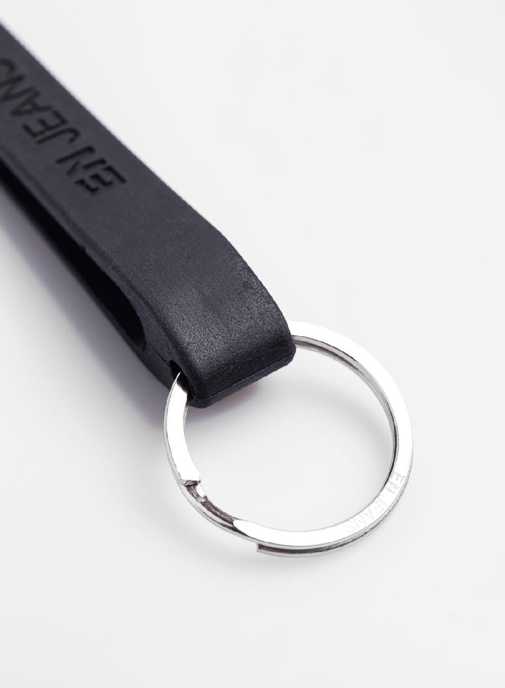 Etiqueta Negra Llavero EN Jeans