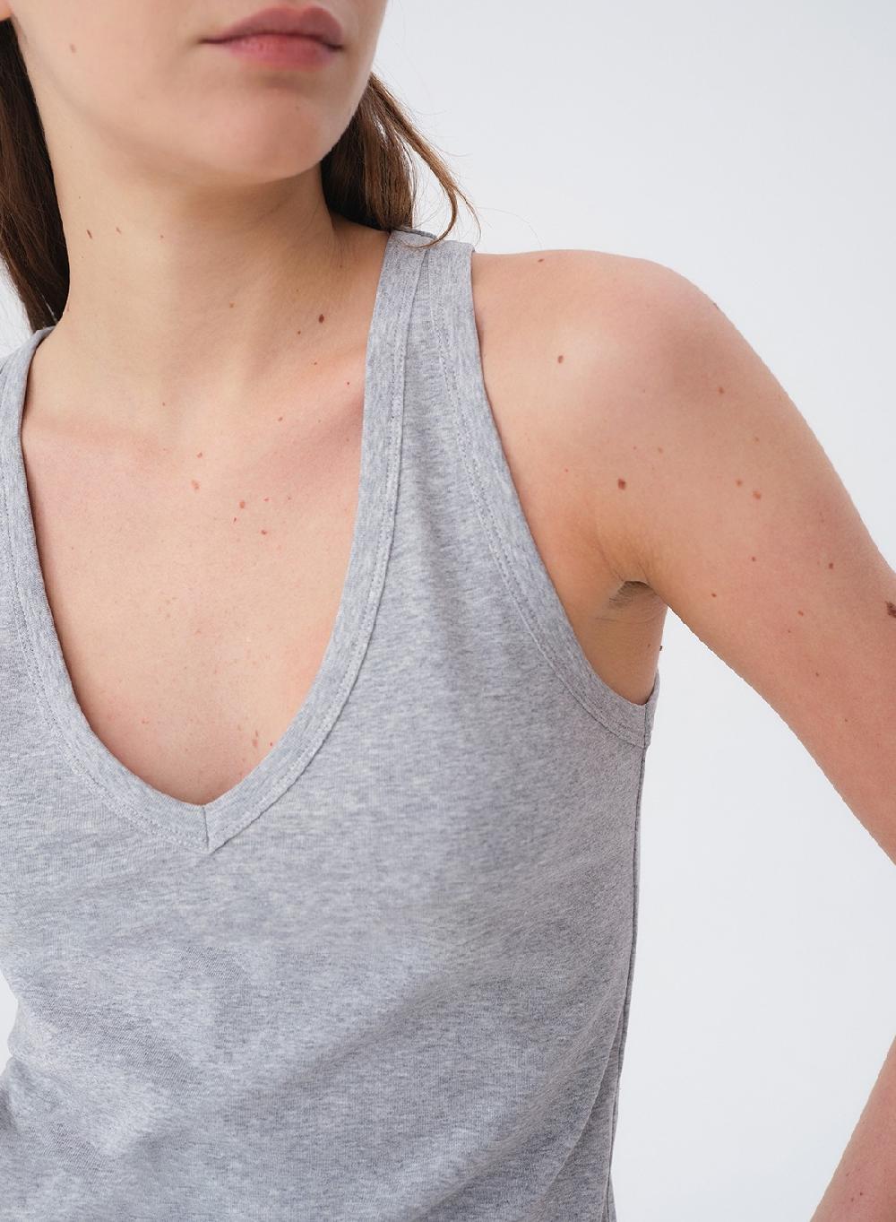 Etiqueta Negra Musculosa V Rib