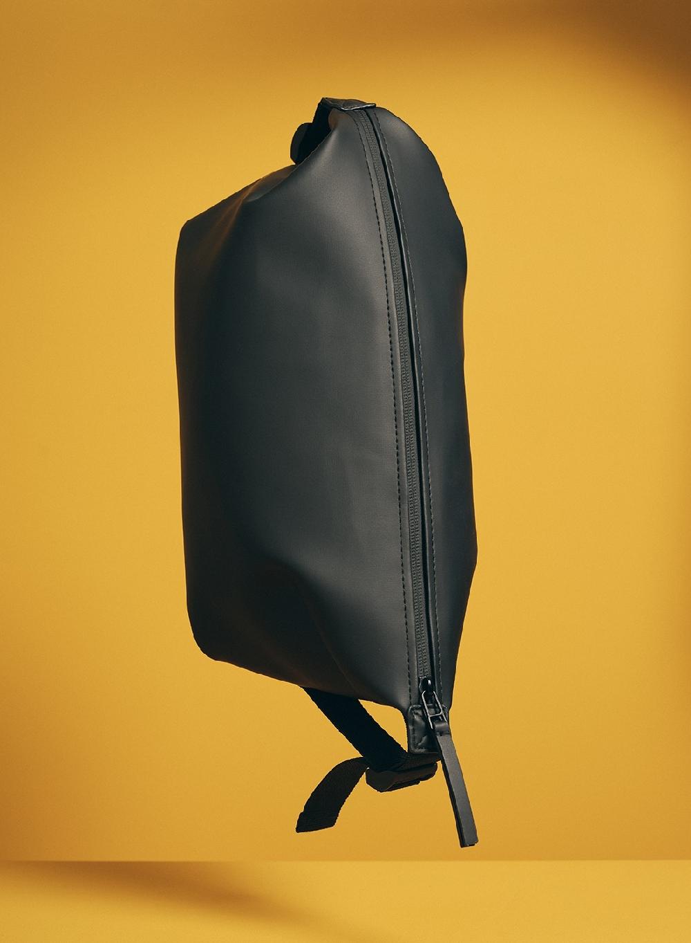 Etiqueta negra Necesser travel tecnico