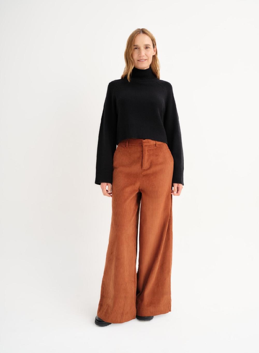 Etiqueta negra Pantalon ancho corderoy