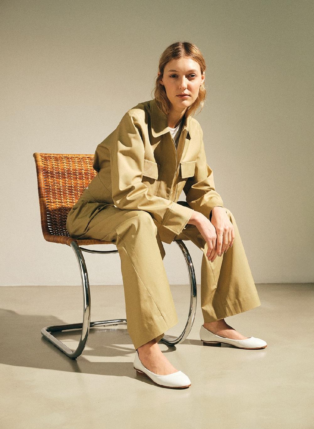 Etiqueta negra PANTALON PINZAS GABARDINA