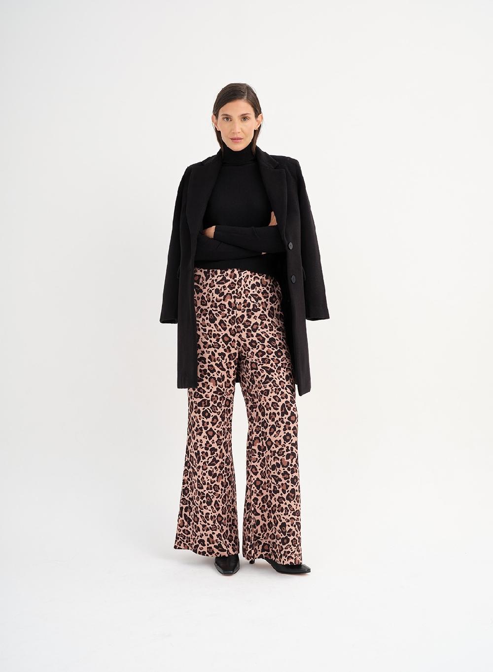 Etiqueta negra Pantalon saten estampado