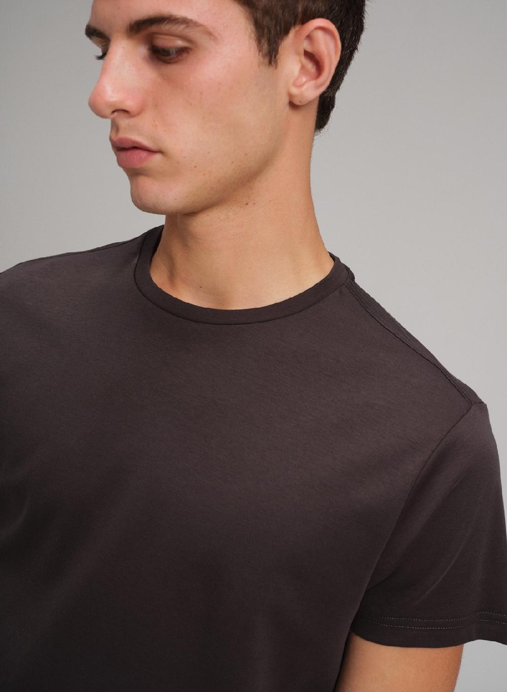 Etiqueta Negra Remera Cuello U Liquid Cotton