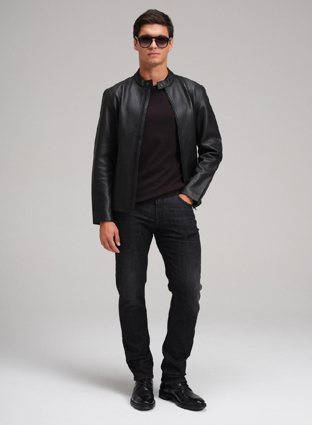 Etiqueta negra Remera cuello U liquid cotton