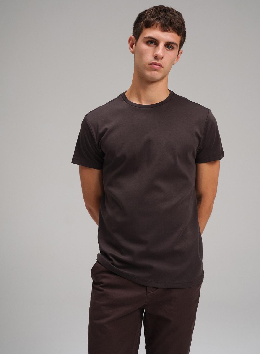 Etiqueta negra Remera cuello U liquid cotton