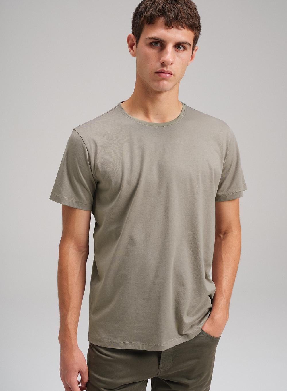 Etiqueta negra Remera luxury cuello U