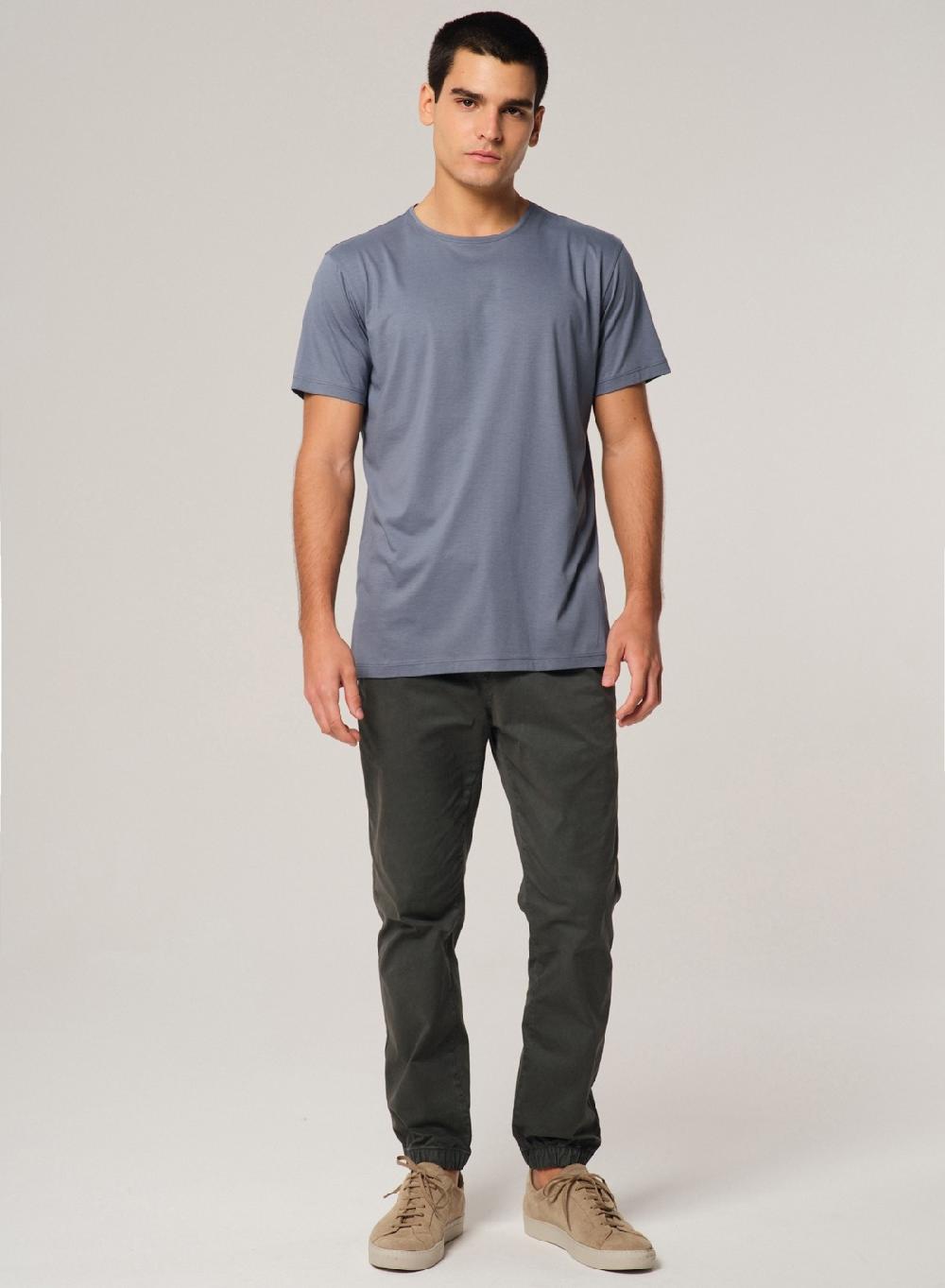 Etiqueta negra Remera luxury cuello U