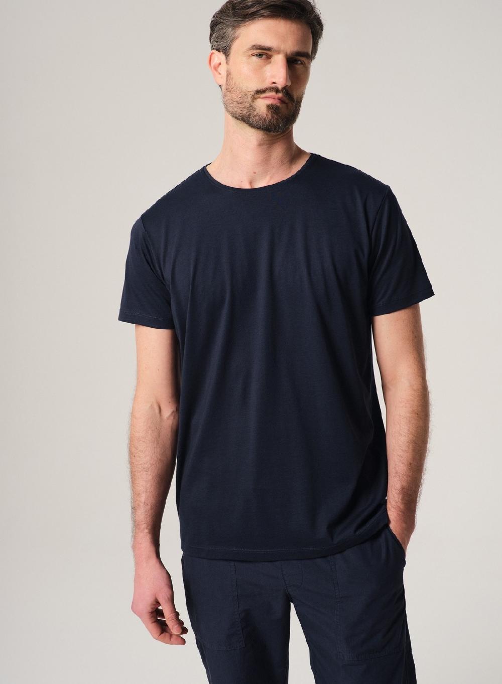 Etiqueta negra Remera luxury cuello U