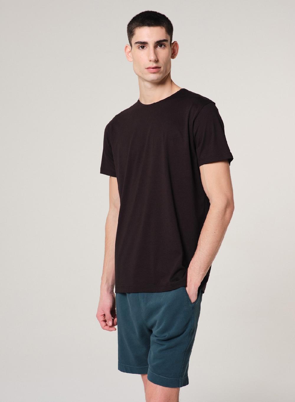 Etiqueta negra Remera luxury cuello U