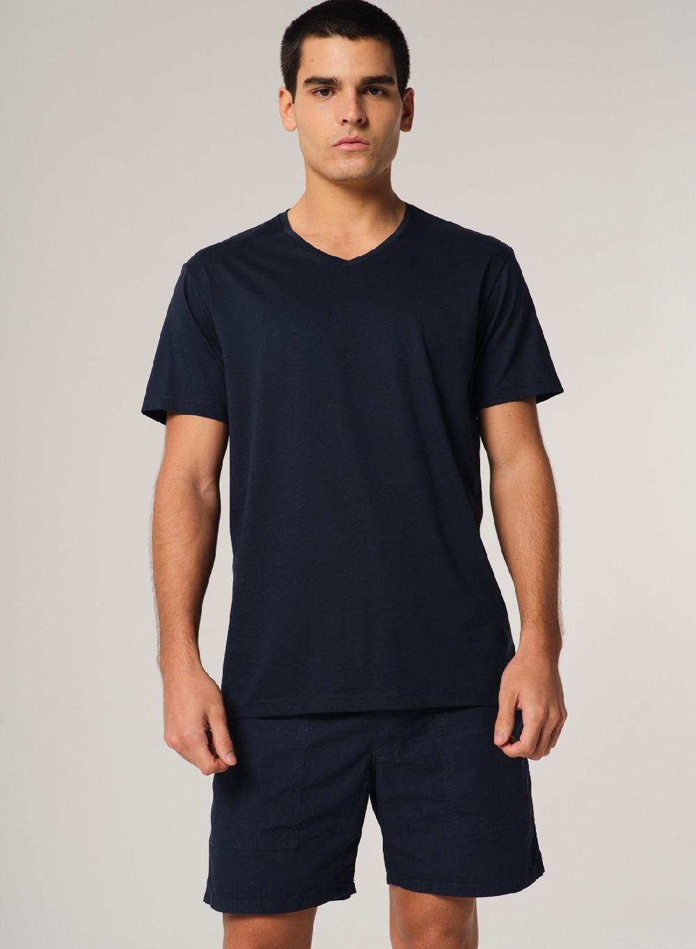 Etiqueta negra Remera luxury cuello V