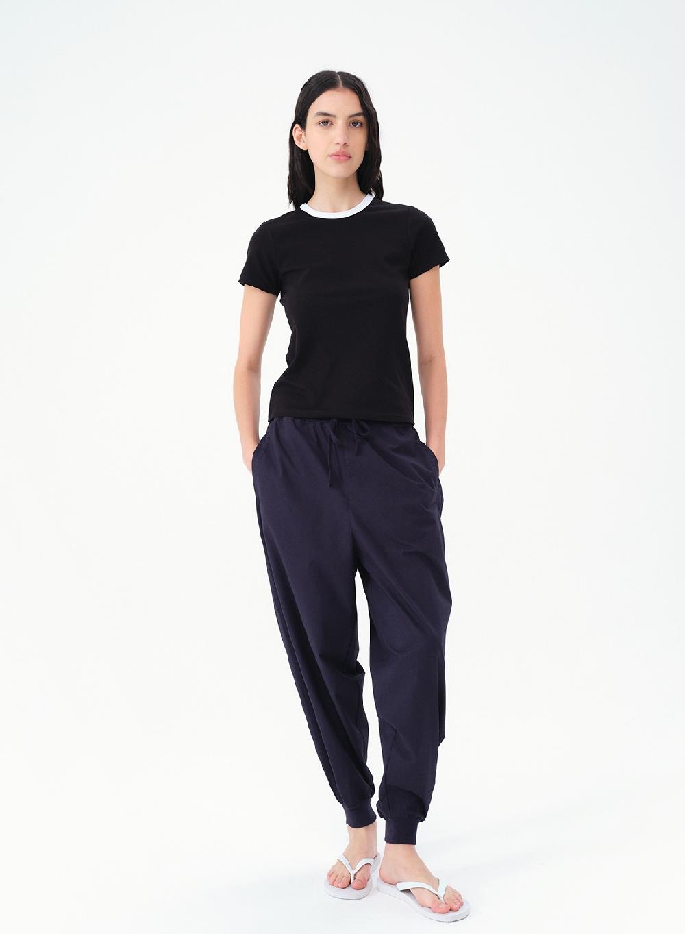 Etiqueta negra Remera rib combinada