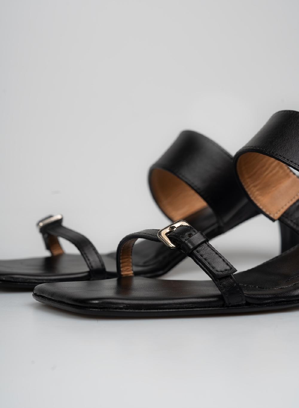 Etiqueta Negra Sandalia Tiras