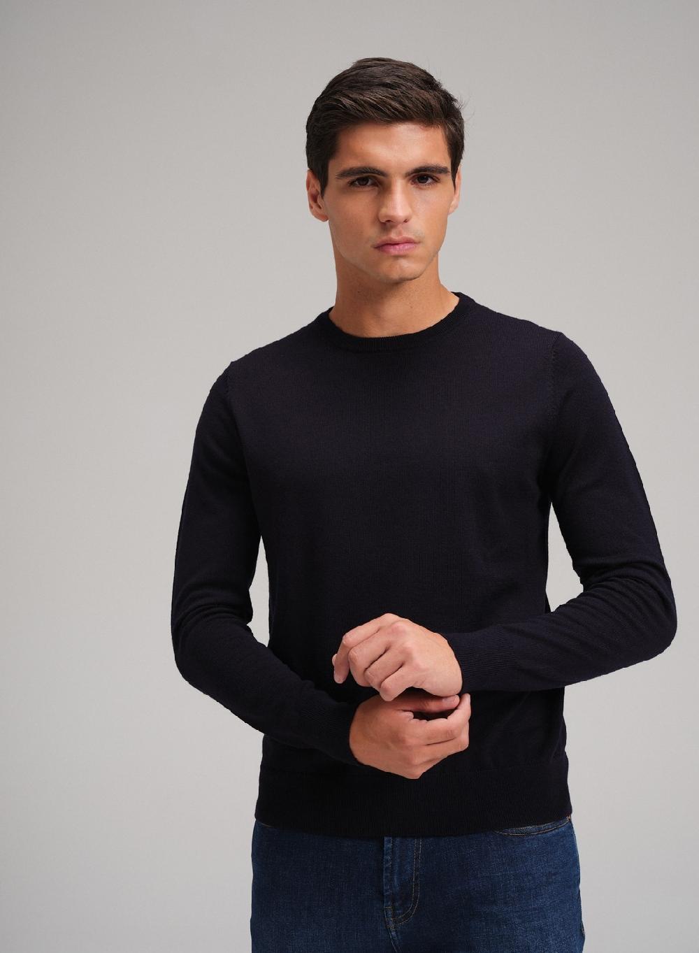 Etiqueta negra Sweater cuello U merino