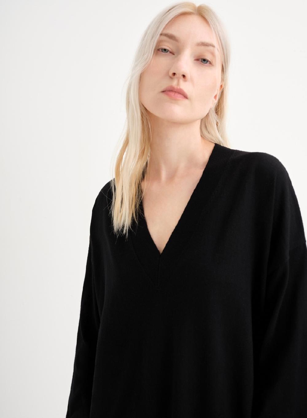 Etiqueta negra Sweater V amplio merino