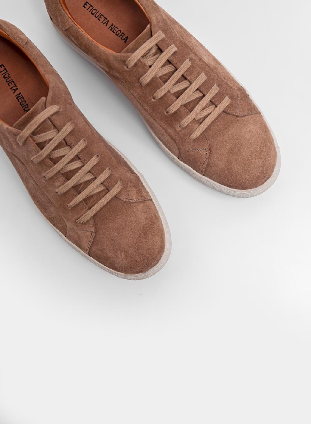 Etiqueta negra zapatilla basica descarne