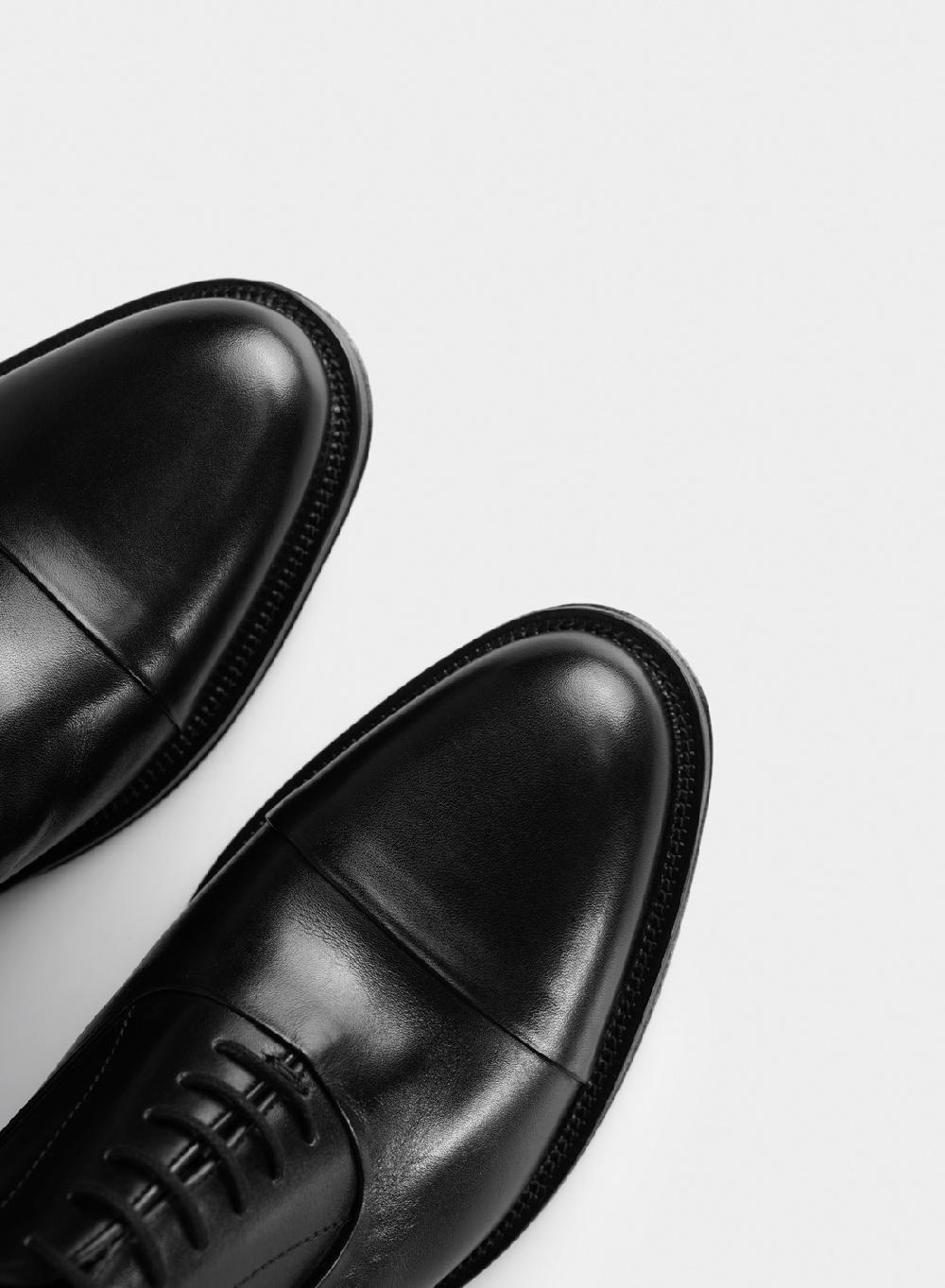 Etiqueta Negra Zapato Acordonado Recorte Y Puntera