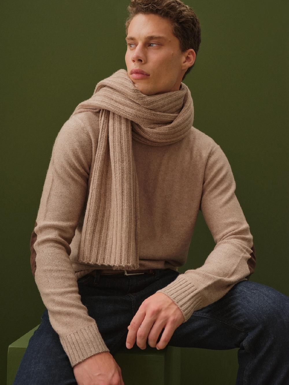 Etiqueta negra PREVENTA - Sweater cuello U coderas lana basico