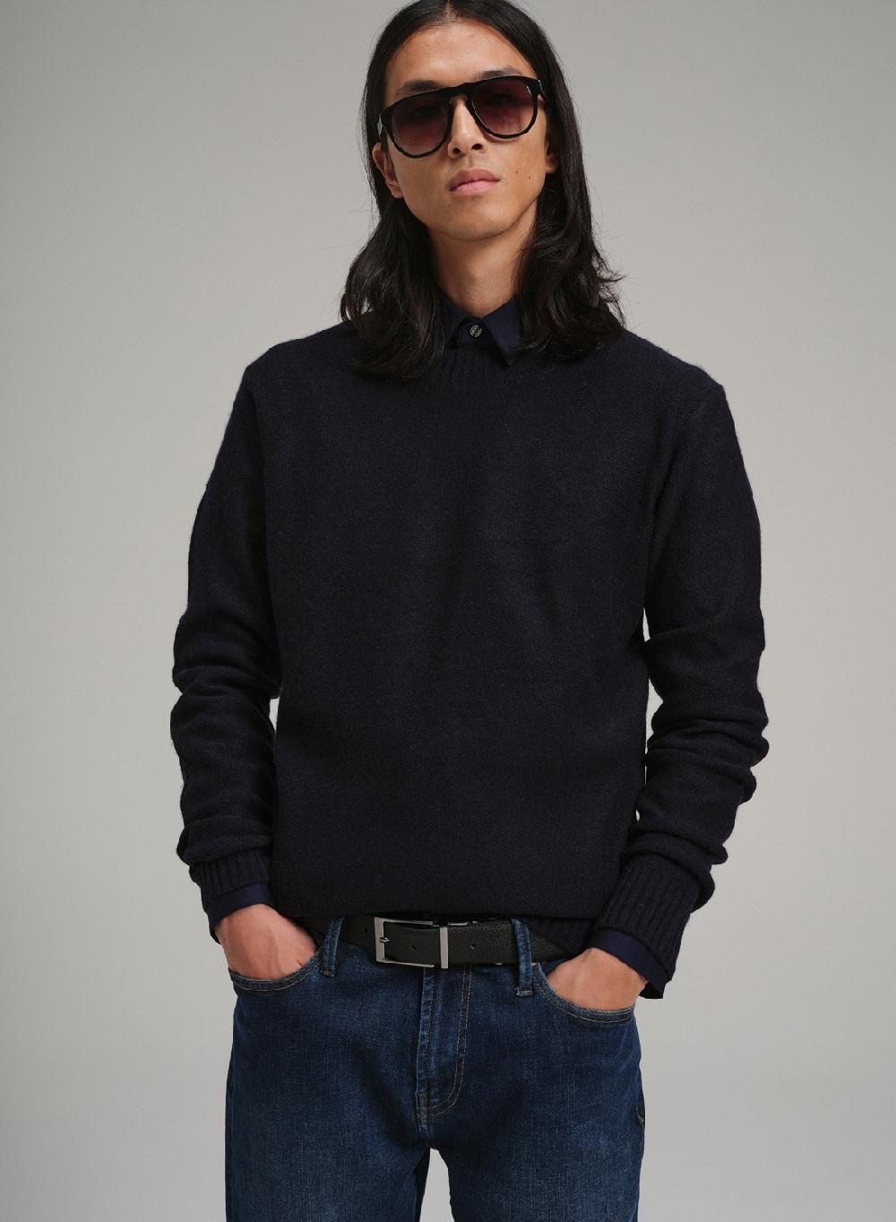 Etiqueta negra PREVENTA - Sweater cuello U coderas lana basico