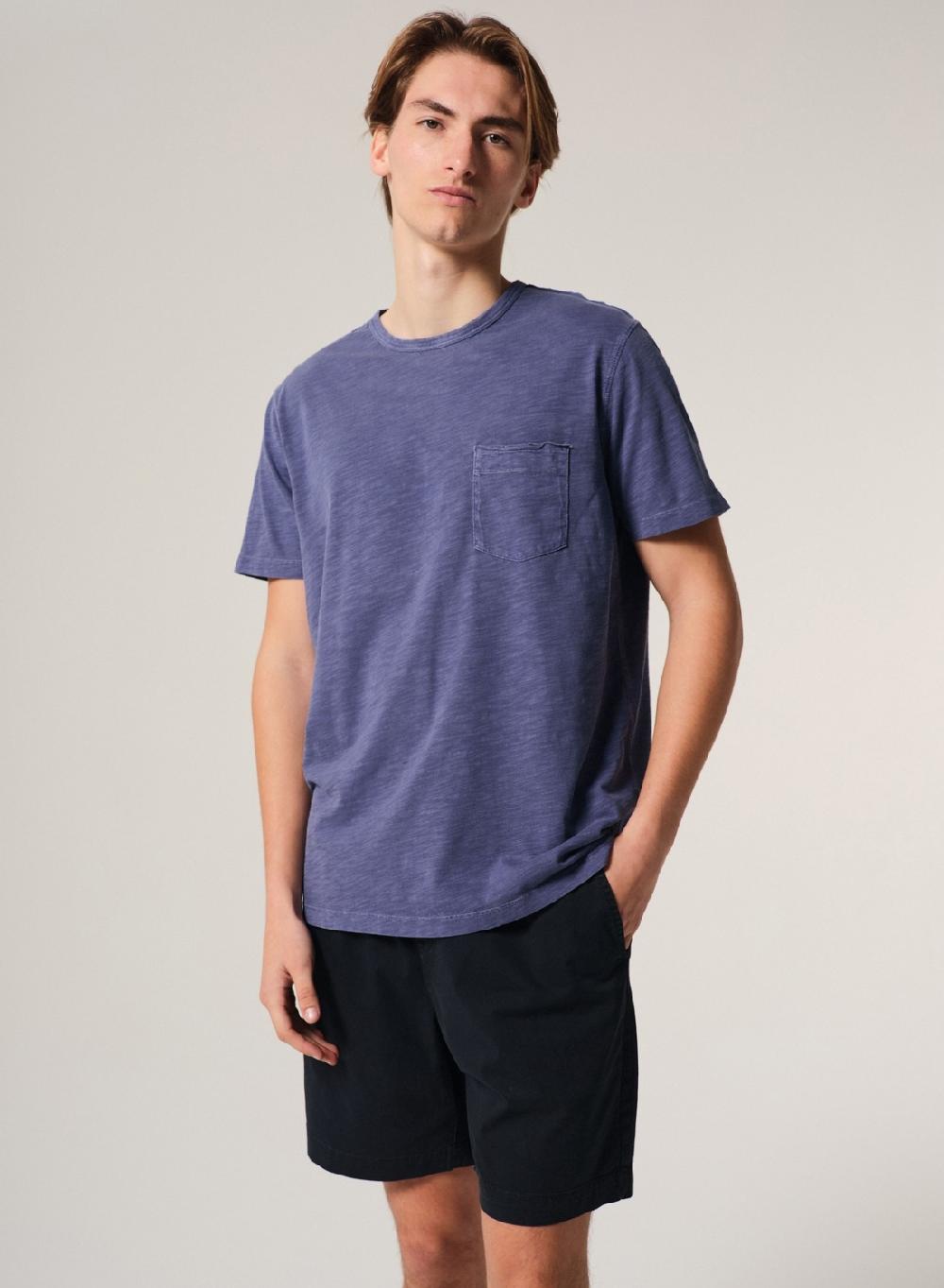 Etiqueta Negra Remera Cuello U Flame Con Bolsillo Pigment Dye