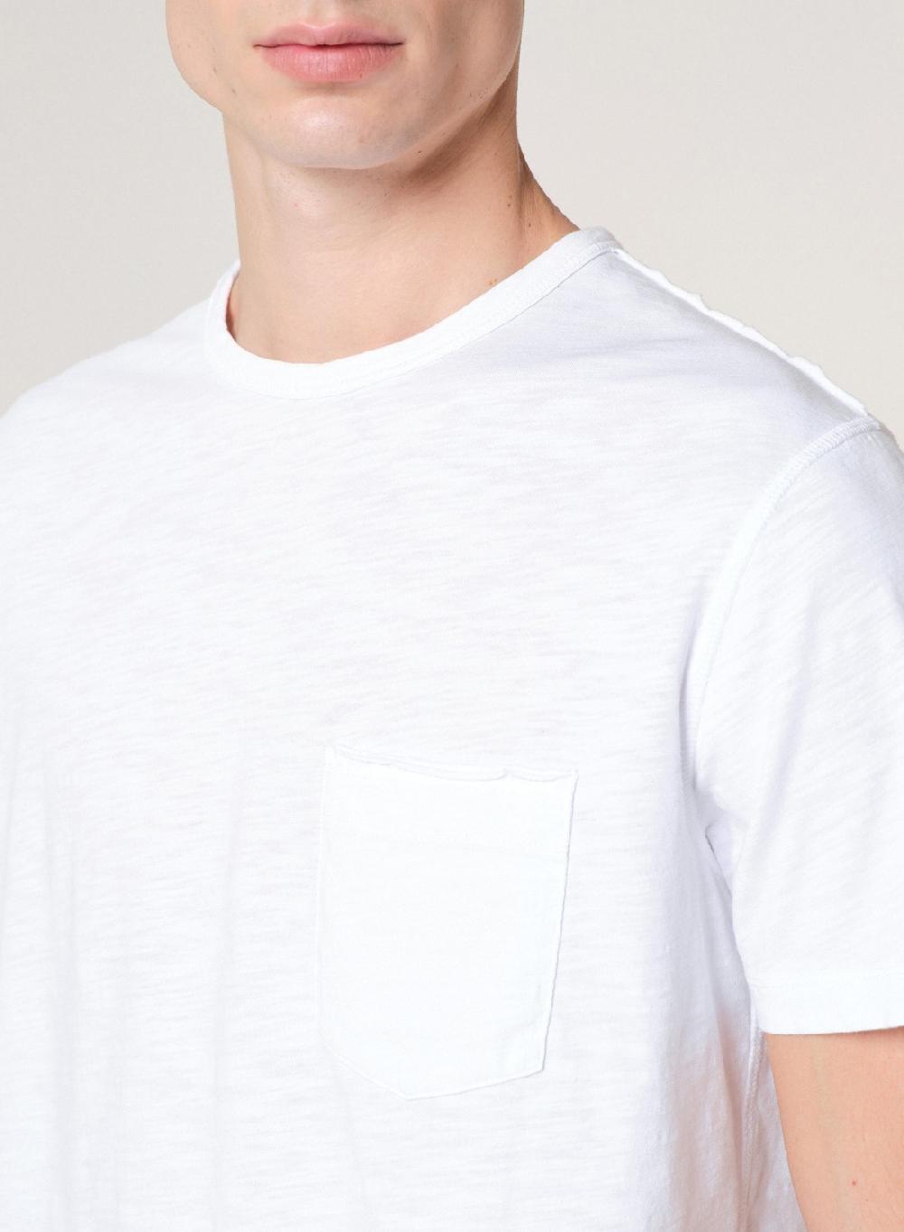 Etiqueta Negra Remera Cuello U Flame Con Bolsillo Pigment Dye