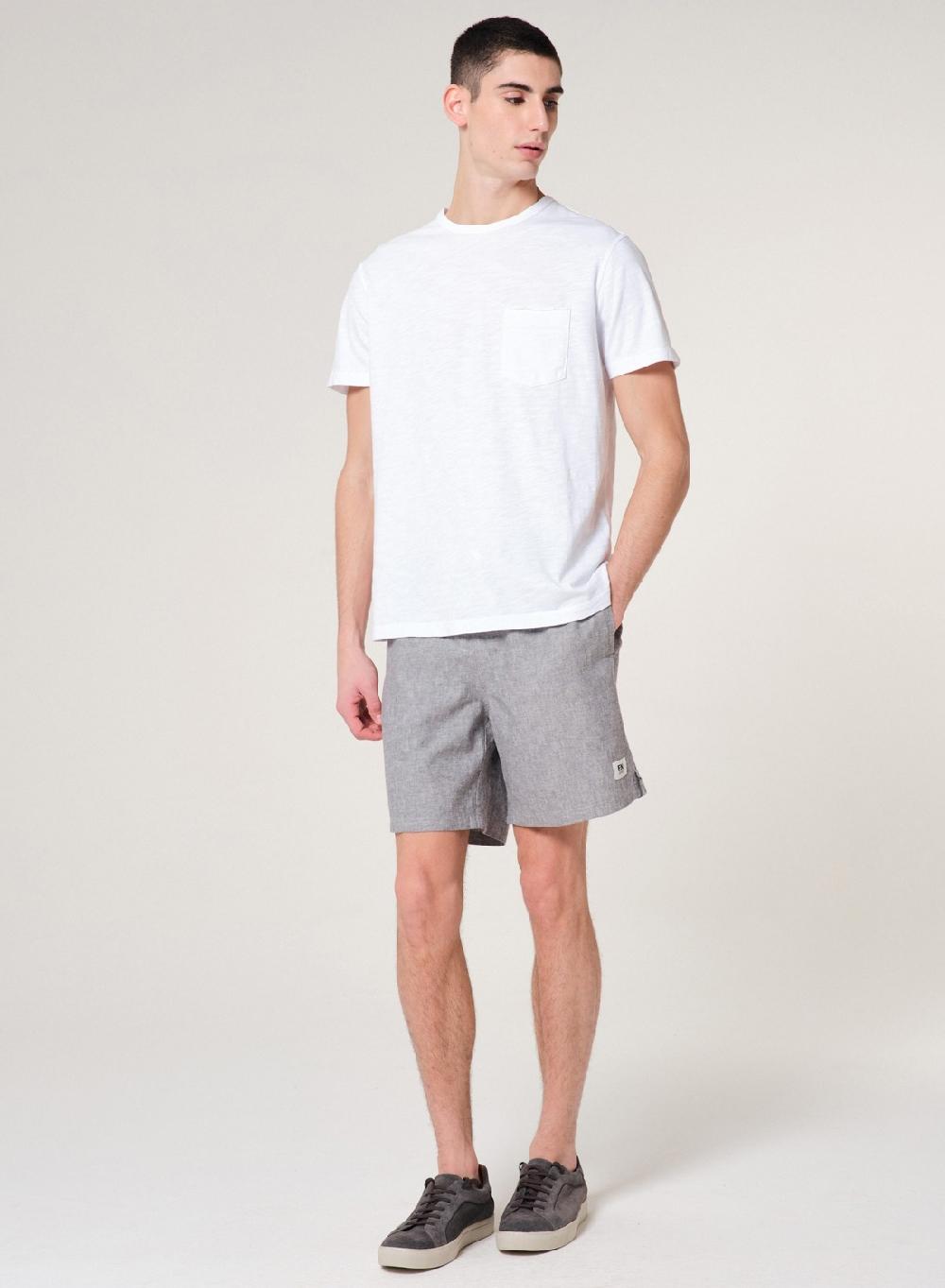 Etiqueta negra Remera cuello u flame con bolsillo pigment dye