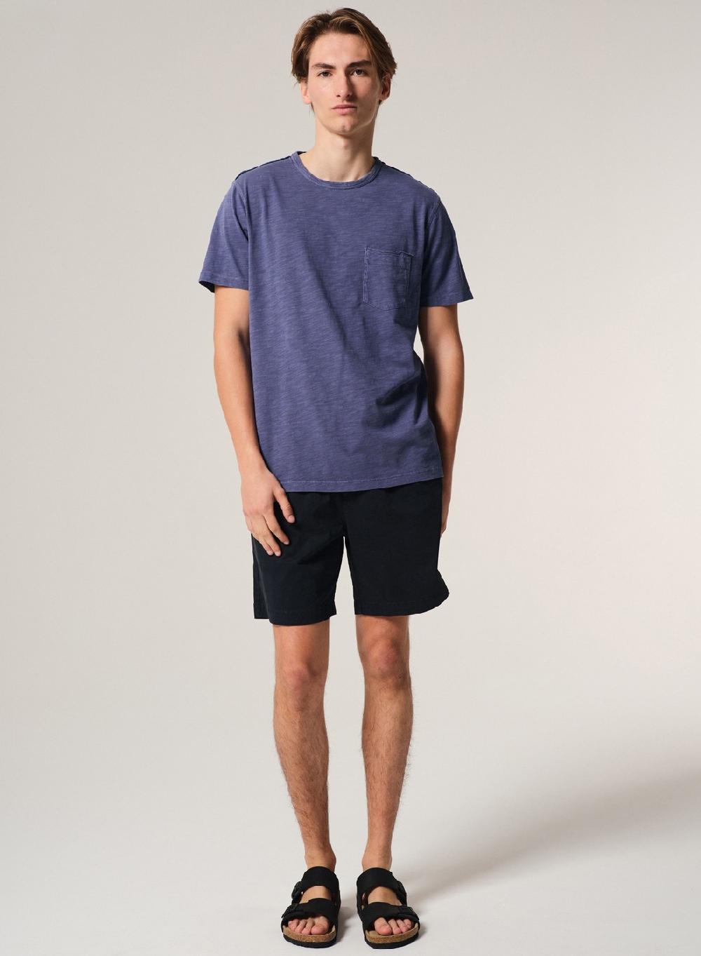 Etiqueta negra Remera cuello u flame con bolsillo pigment dye