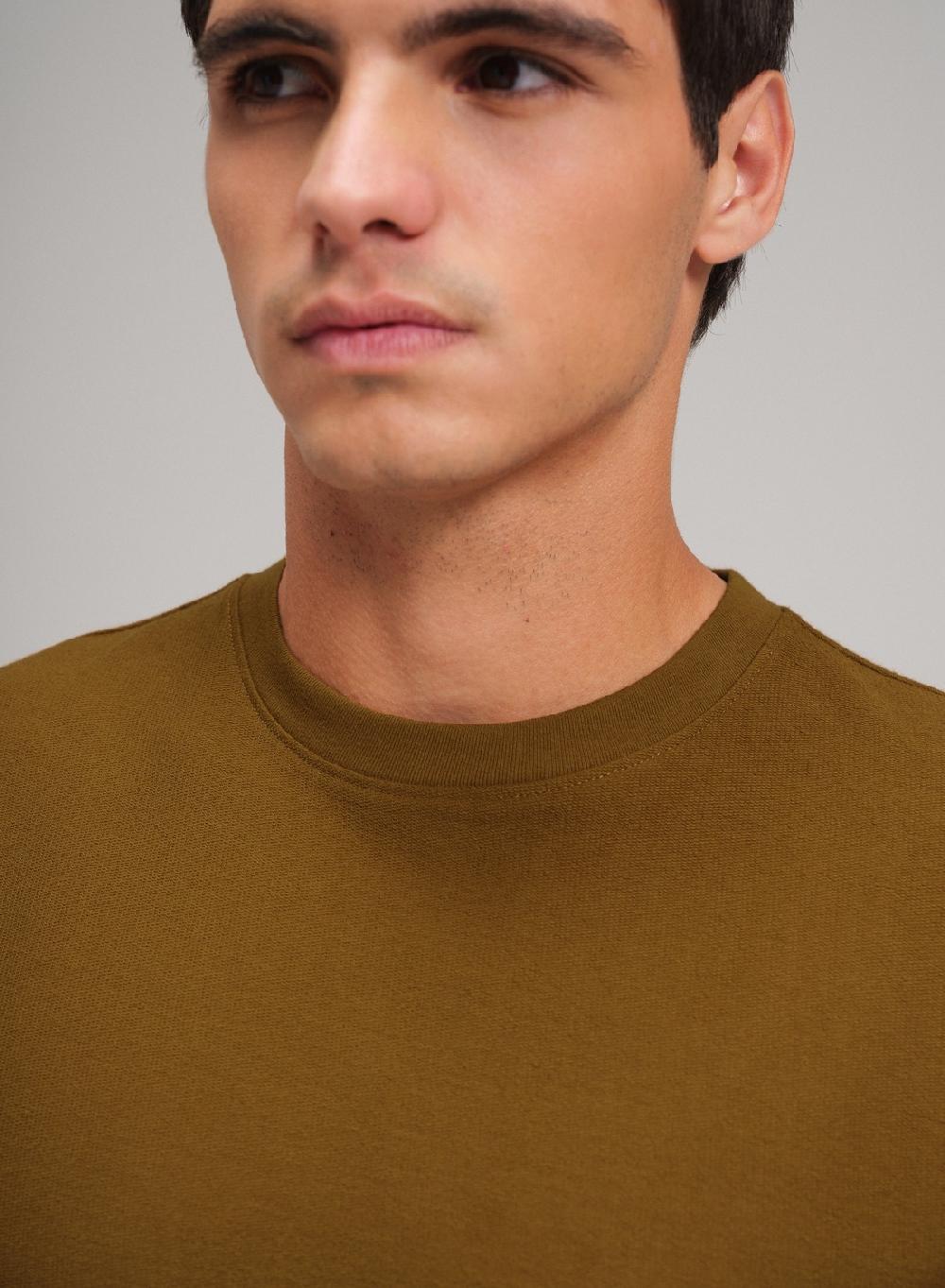 Etiqueta Negra Remera Cuello U French Terry Liviano