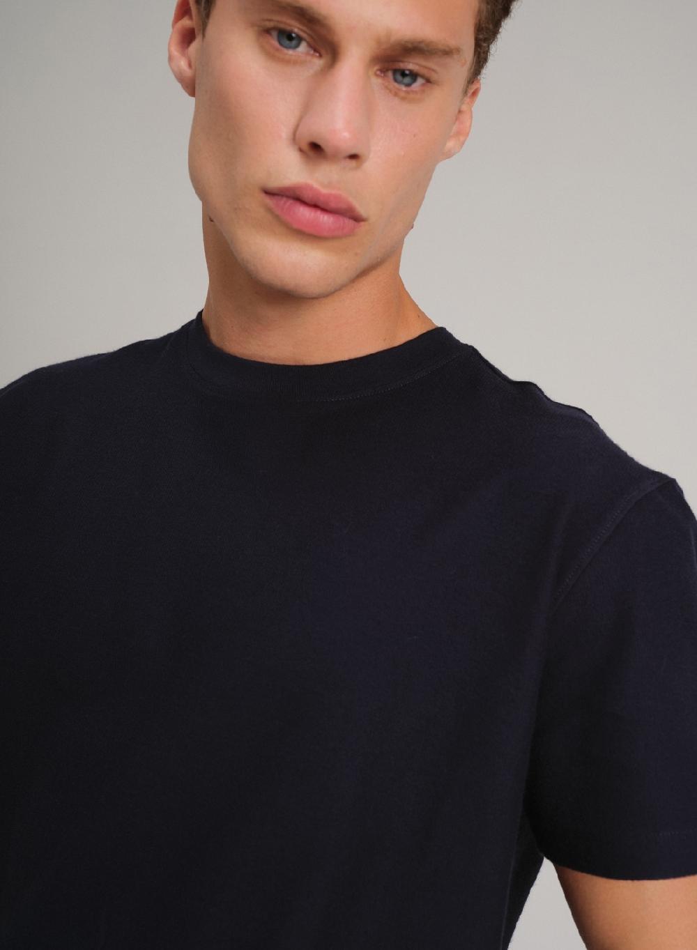 Etiqueta negra Remera cuello U french terry liviano