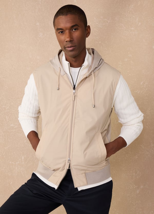 Façonnable chaleco híbrido con capucha