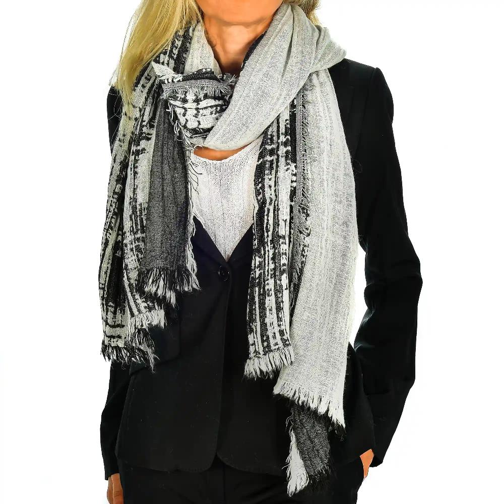 Firenze Artegiani Fular Bufanda Diseño Lineal Doble Solapa Modal Y Lana. Made In Italy