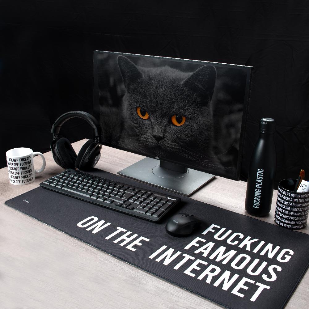 Fisura Alfombrilla Ratón XXL “Fucking Famous On The Internet”