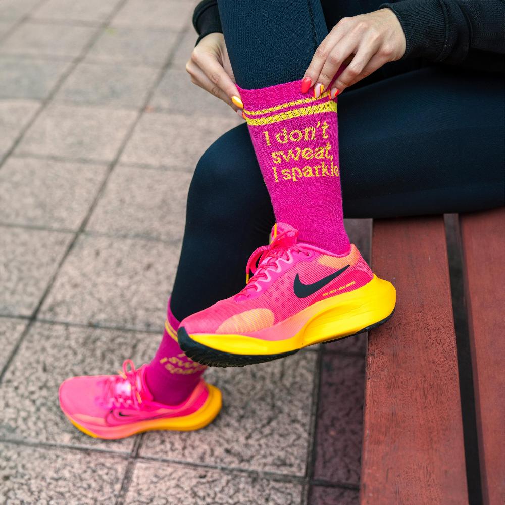 Fisura Calcetines Unisex “I Don't Sweat I Sparkle” Rosa
