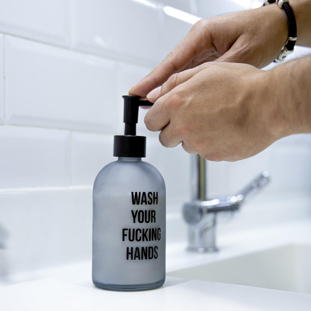 Fisura Dispensador De Jabón “wash Your Fucking Hands”