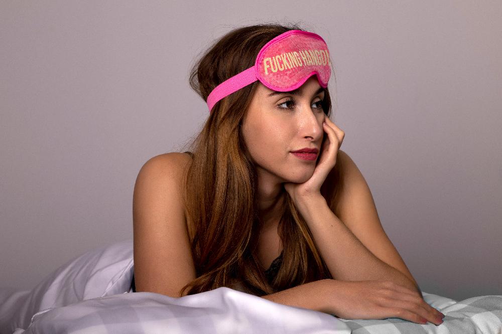 Fisura Antifaz De Gel “Fucking Hangover” Rosa