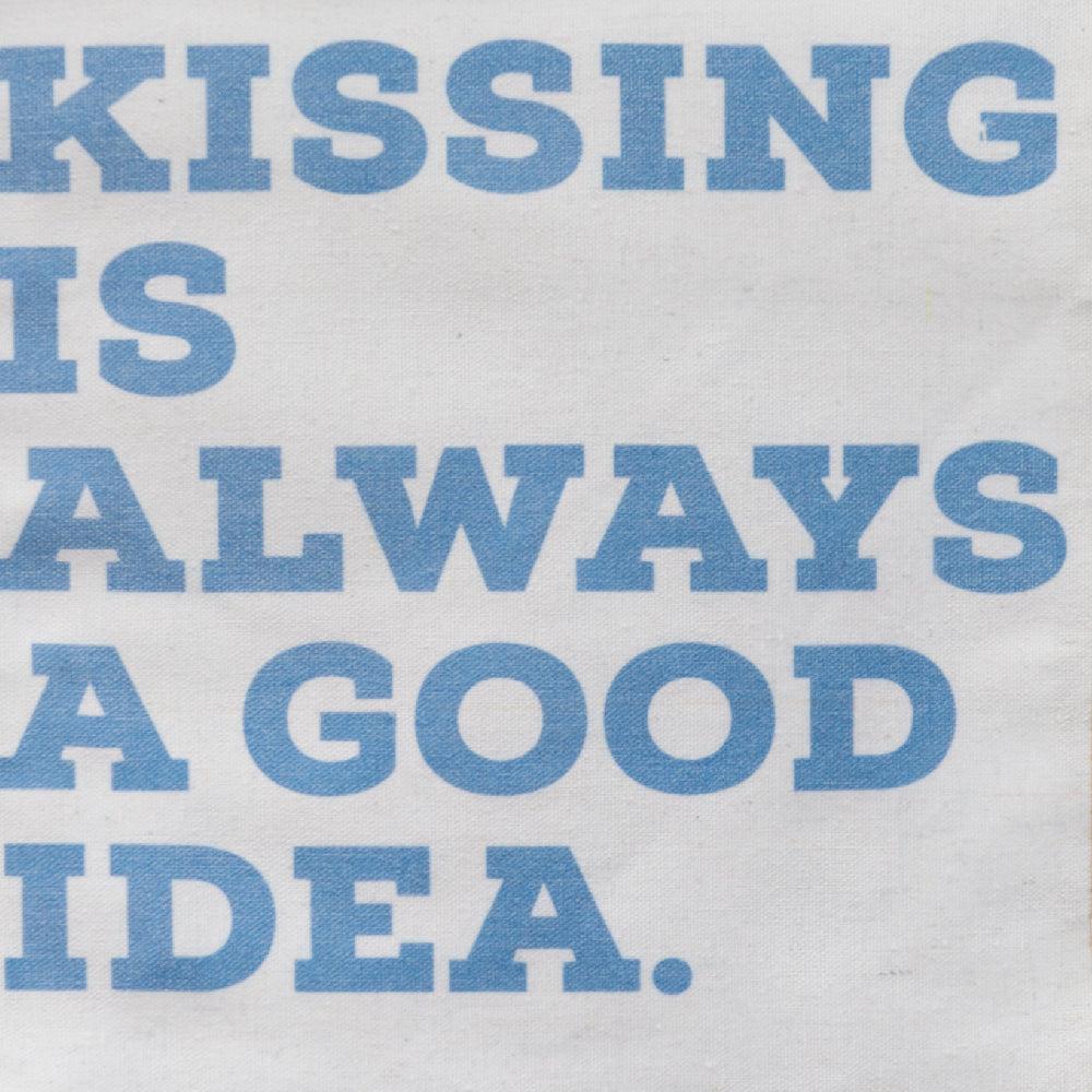 Fisura Banderola "Kissing Is Always A Good Idea"