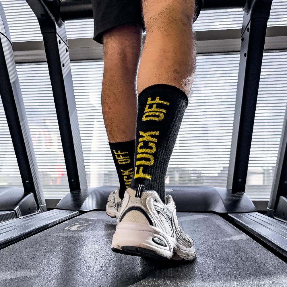 Fisura Calcetines Unisex “Fuck Off" Negro Y Amarillo