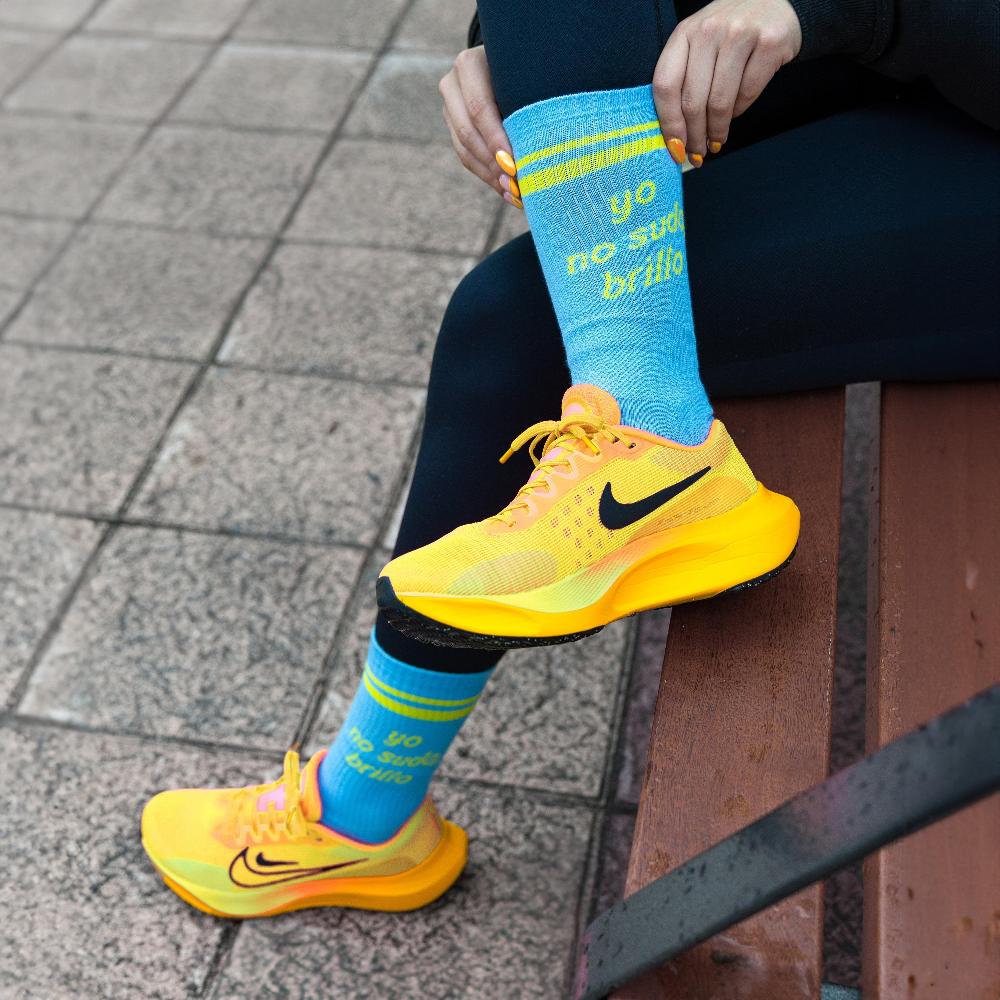 Fisura Calcetines Unisex “Yo No Sudo Brillo” Azul