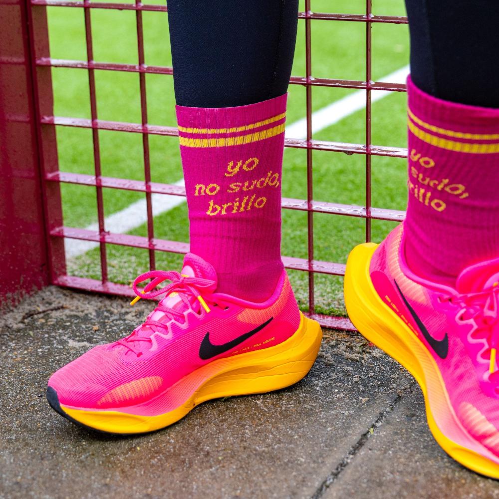Fisura Calcetines Unisex “Yo No Sudo Brillo” Rosa