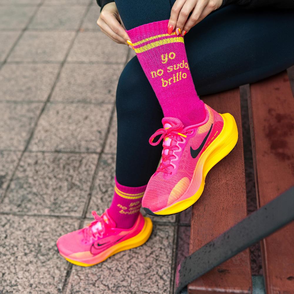 Fisura Calcetines Unisex “Yo No Sudo Brillo” Rosa