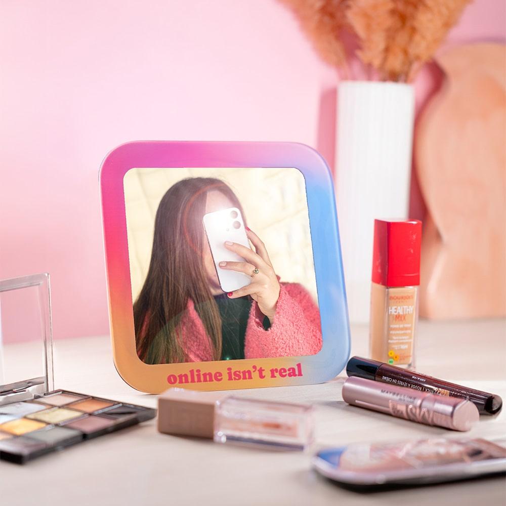 Fisura Espejo “Online Isn’t Real”