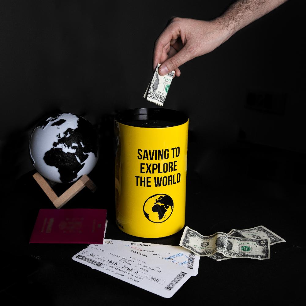 Fisura Hucha Grande "Saving To Explore"