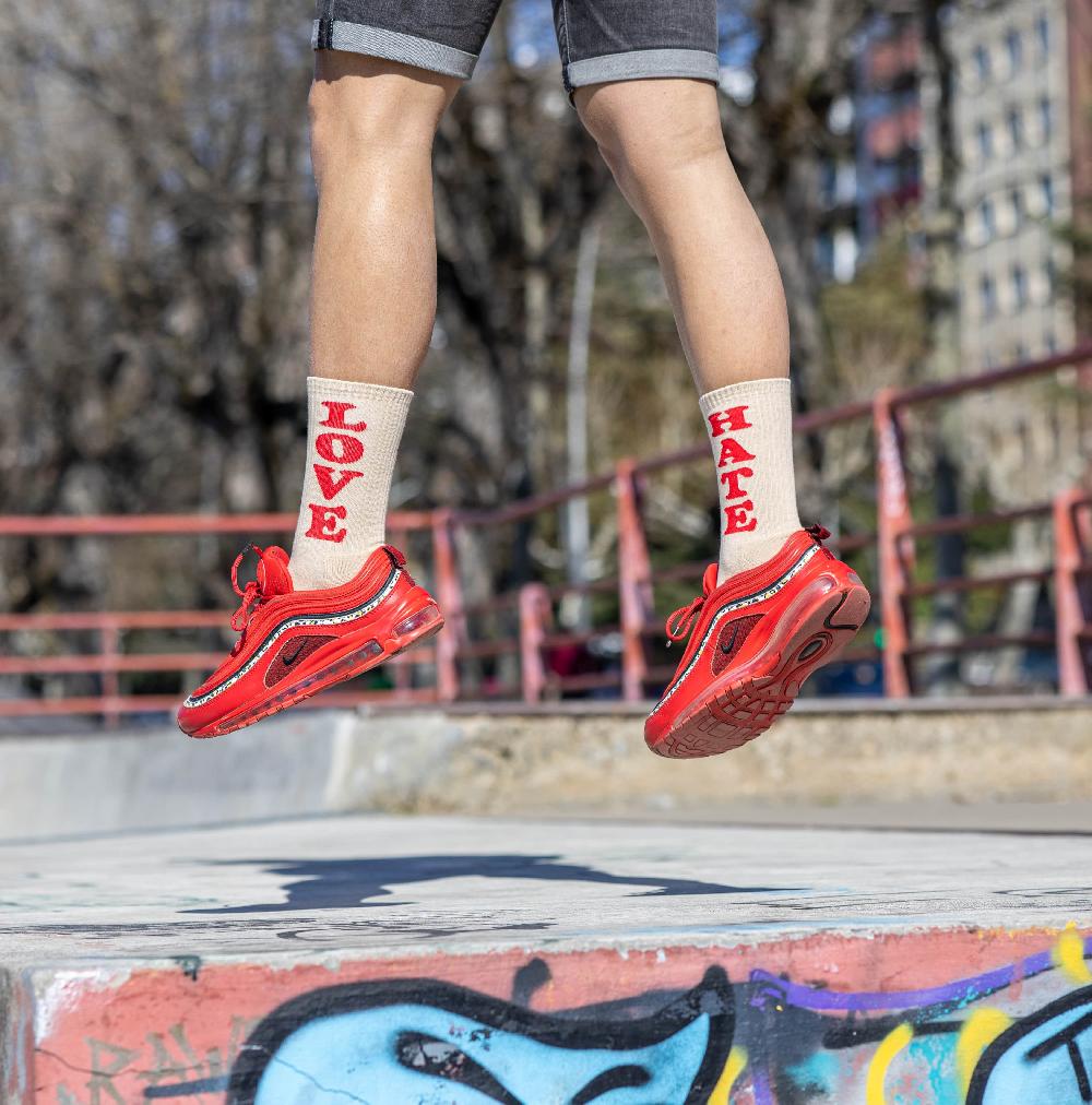 Fisura Par De Calcetines Unisex "Love & Hate" Beige