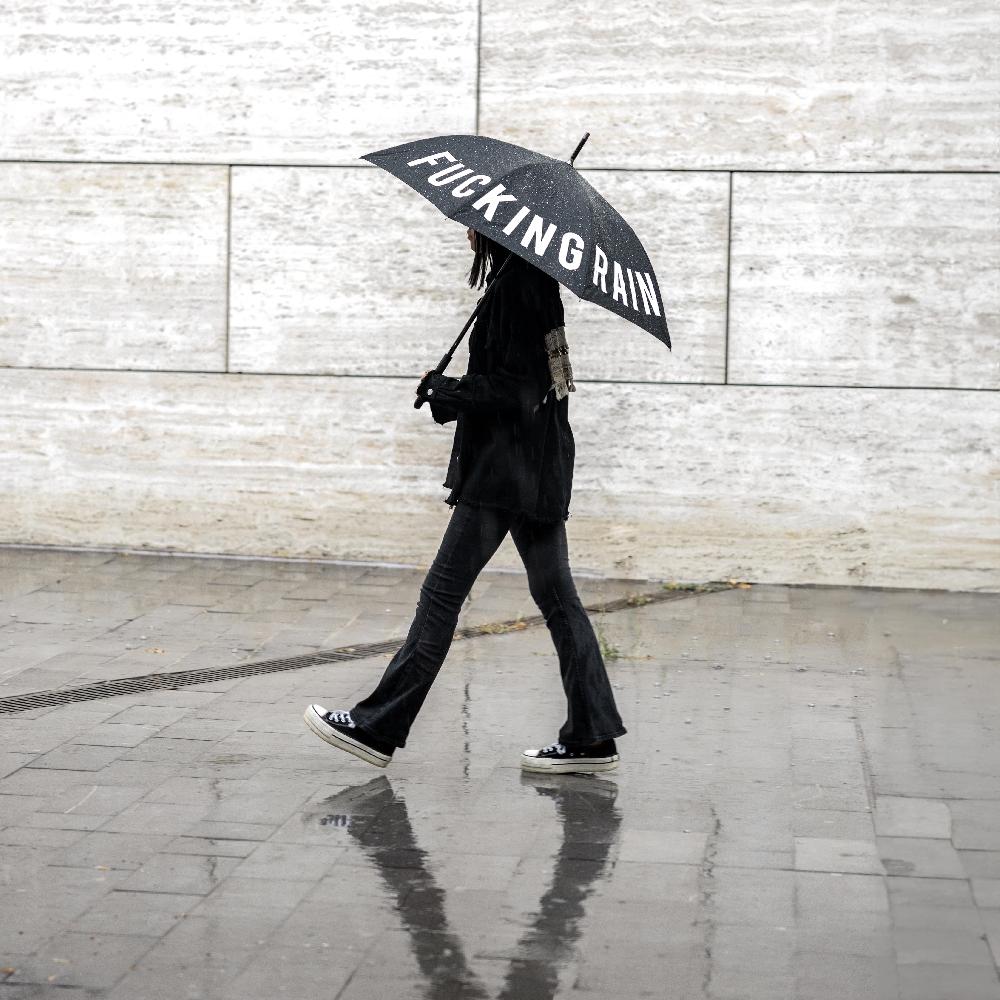 Fisura Paraguas "Fucking Rain"