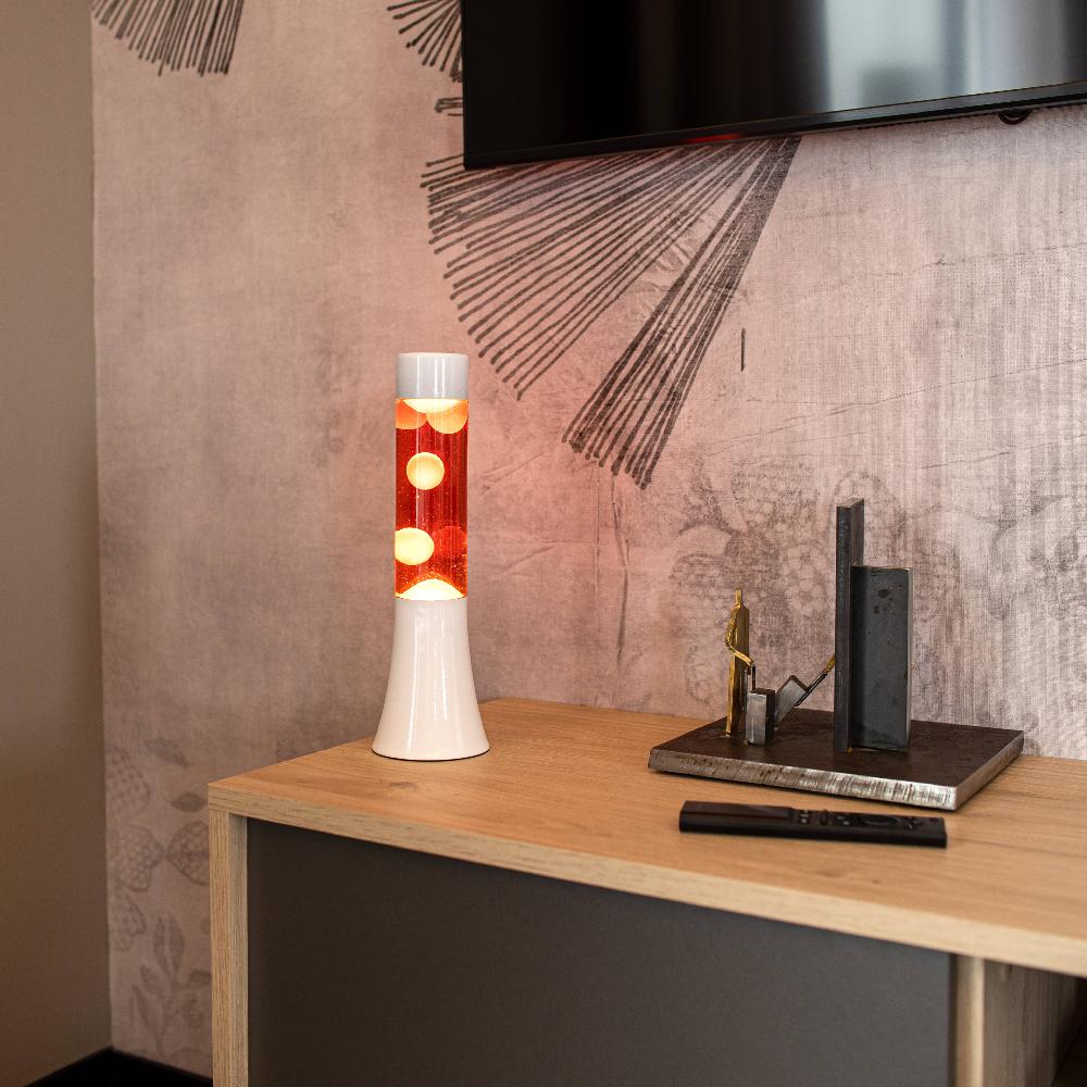 Fisura Lámpara De Lava Blanca De 30 Cm Con Base Blanca Y Líquido Rojo