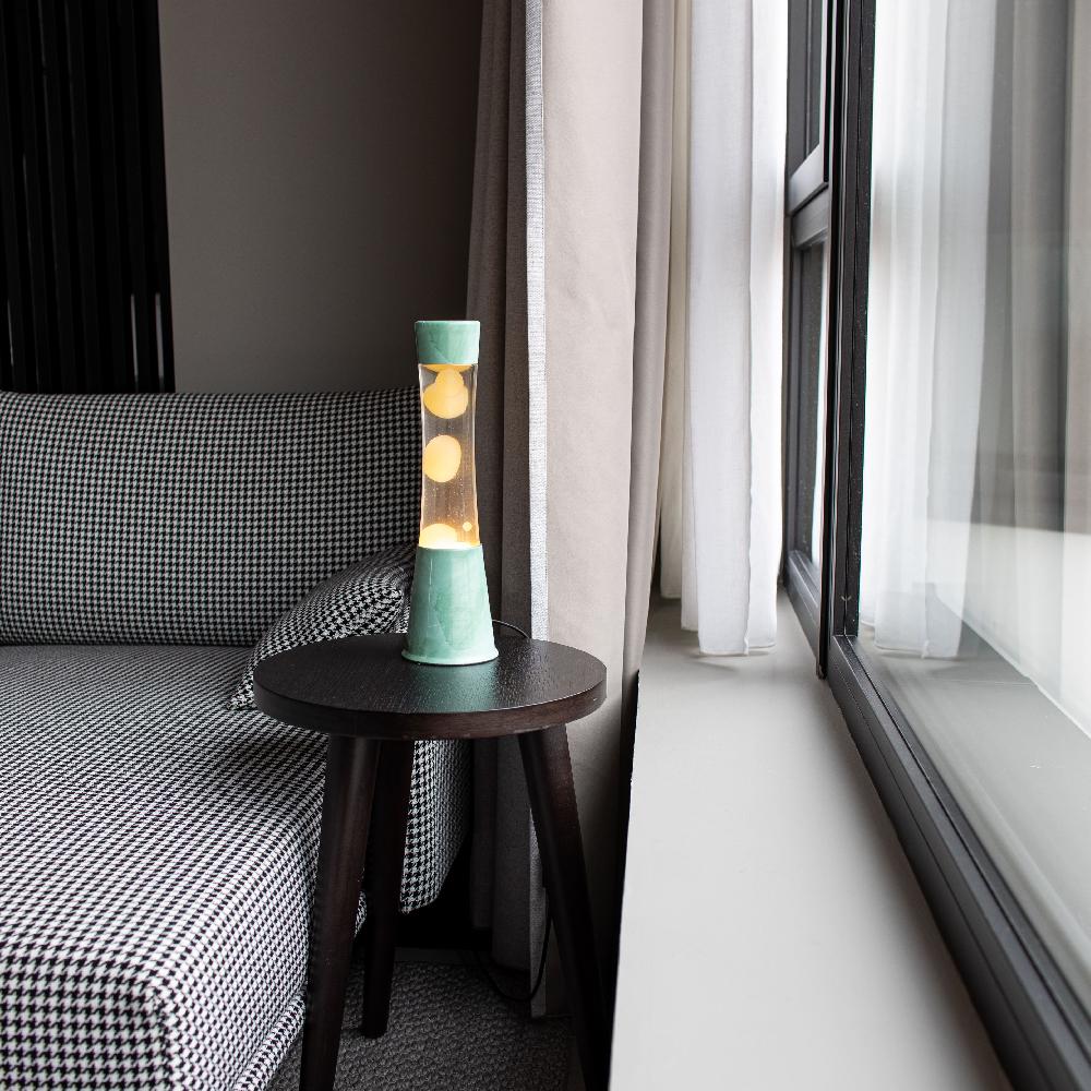 Fisura Lámpara De Lava Con Base Jade Con Líquido Transparente Con Lava Menta