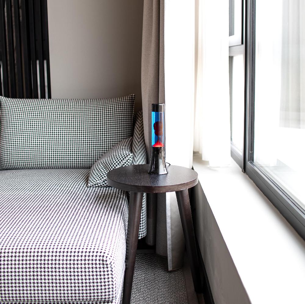 Fisura Lámpara De Lava Roja De 30 Cm Con Base Negra Y Líquido Azul