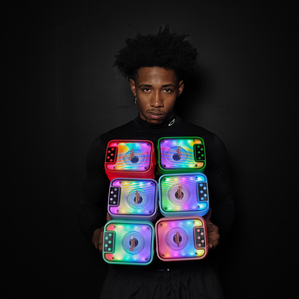 Fussion ISP-3043 ¡Lleva El Espíritu Del Carnaval En Tus Manos Con La Bocina Portátil CARNAVAL POP De 3" Con 5000W P.M.P.O